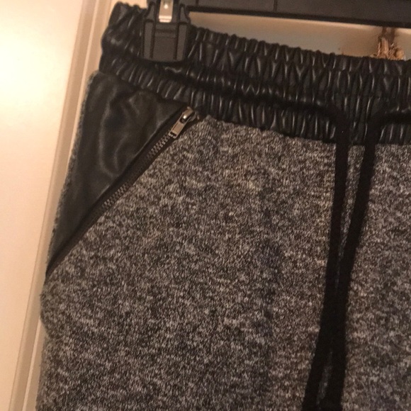 Vegan leather joggers - Picture 2 of 4